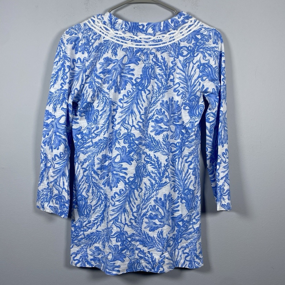 Lilly Pulitzer Kaia Top Women S Blue White Coral V-Neck Mermaid Ocean Resort‎ - Picture 2 of 6